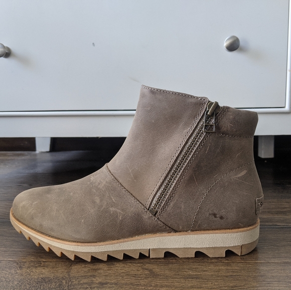 sorel women's harlow zip bootie